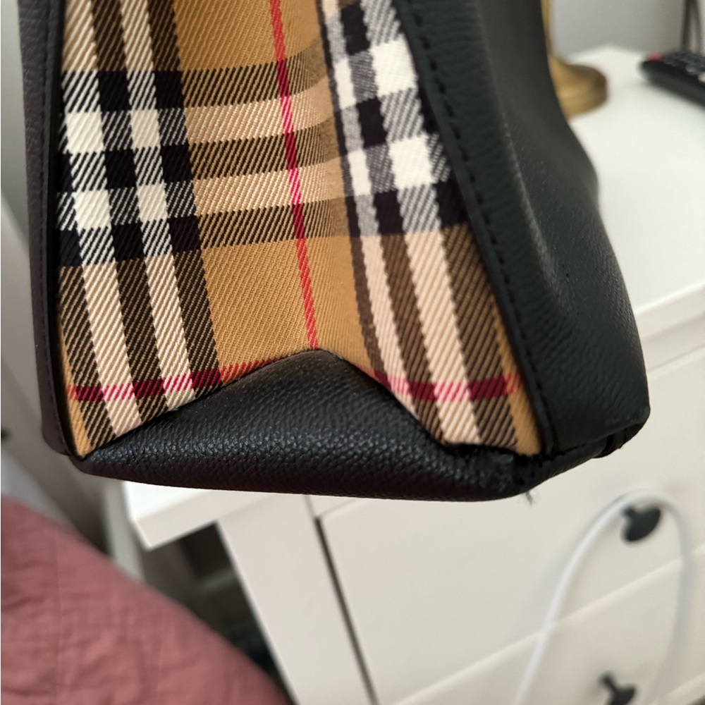 Burberry bag with small stitch issue on corner of bag. See pictures. - Picture 5 of 5